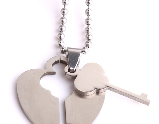 8(499)9387578 Купить кулон - ключ в центре сердца love you ювелирная сталь 316l от  - заказать