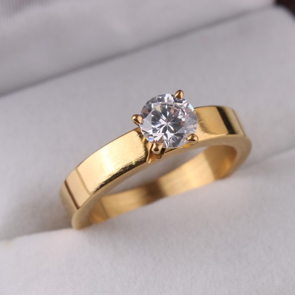 8(499)9387578 Купить кольцо золотого цвета с кристаллом в оправе малое от 450 руб. - заказать