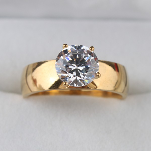 8(499)9387578 Купить кольцо золотого цвета с кристаллом в оправе от  - заказать